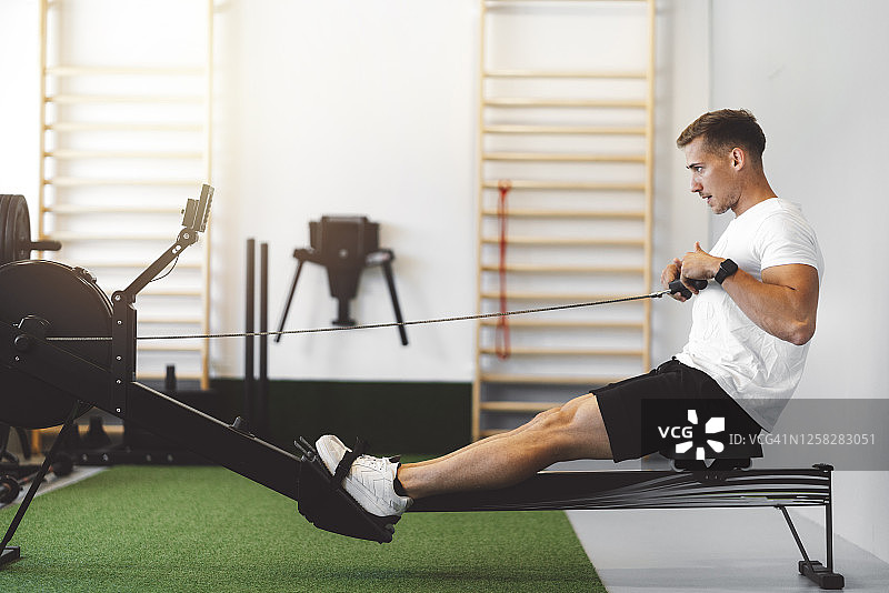 What Are the Benefits of a Rowing Machine?