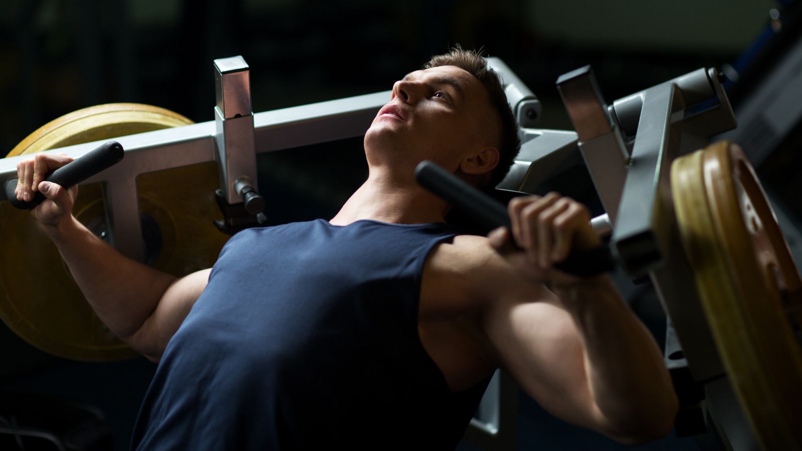 What Are the Differences Between Incline Bench Press and Flat Bench Press?