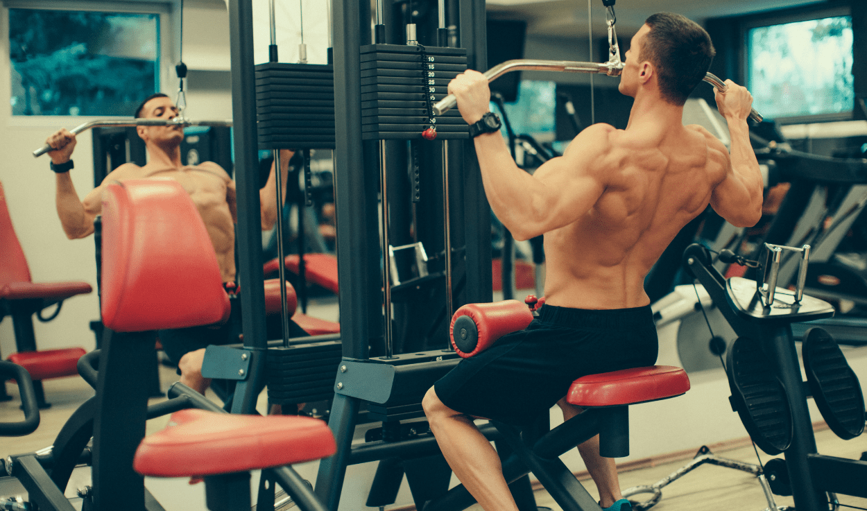How to Use the Lat Pulldown Machine to Train Your Back Muscles
