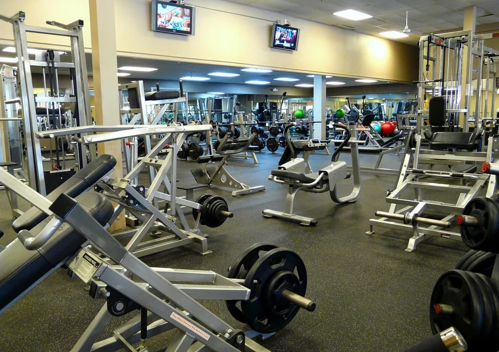 How to Choose Indoor Fitness Equipment for Your Gym